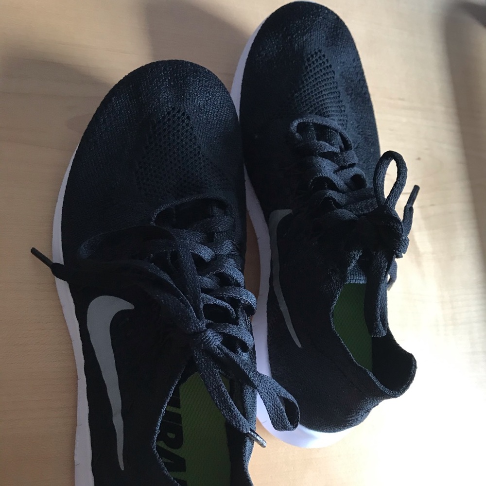 Nike Youth Free RN Flyknit - NWOT!